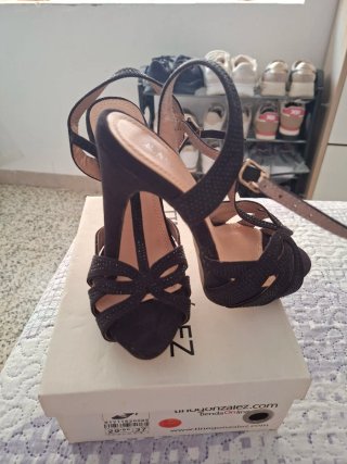 Sandalias de tacón DONNA MODA negras