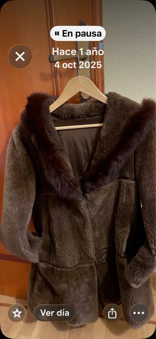 Chaquetón de piel con capucha