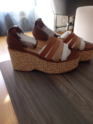Sandalias de cuña trenzadas, sin estrenar