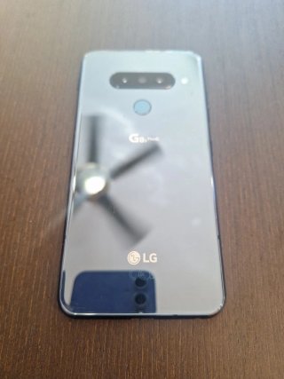 LG G8s ThinQ per parti