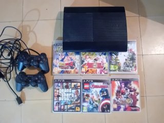 Consola PlayStation 3 (PS3) con 2 mandos y juegos