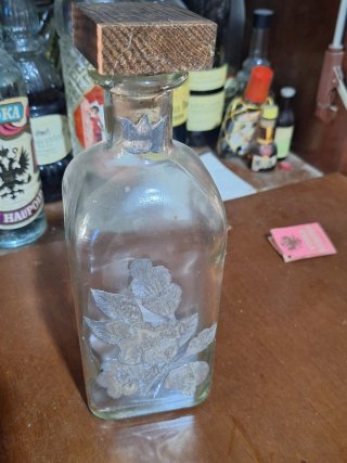 Botella licorera vintage con tapa de madera