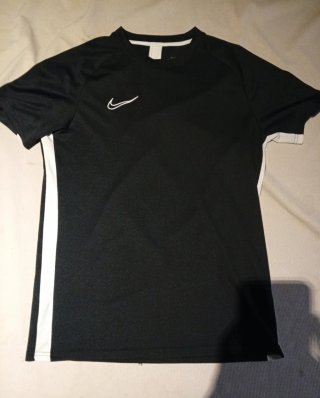 Camiseta deportiva Nike negra