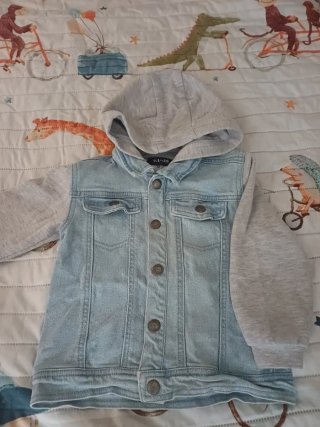 Chaqueta vaquera con capucha Kiabi
