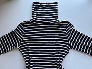 Camiseta rayas cuello alto ajustada