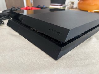 Consola PlayStation 4 (PS4) con 3 mandos
