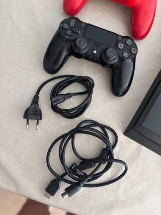 Consola PlayStation 4 (PS4) con 3 mandos