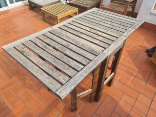 Mesa de jardín de madera