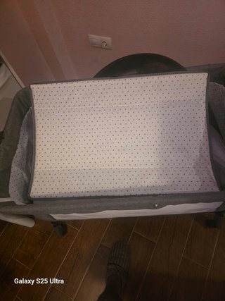 Cuna de viaje para bebé gris