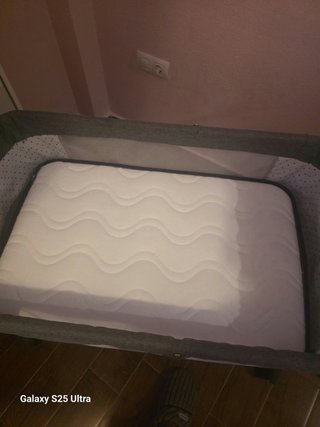 Cuna de viaje para bebé gris