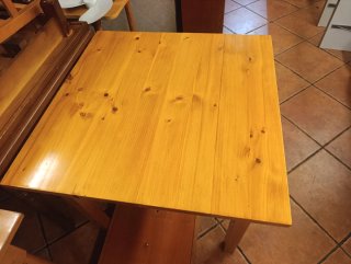 Mesa de madera rústica