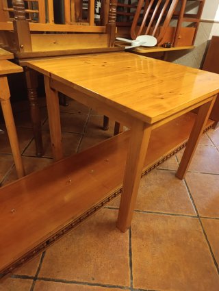 Mesa de madera rústica