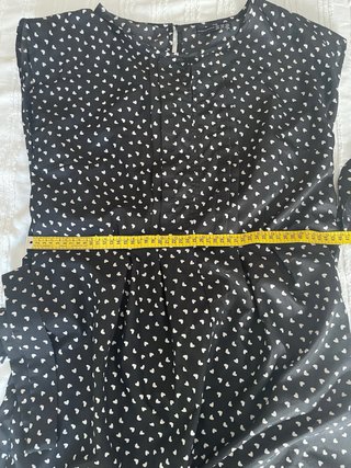Mono corto Zara negro con corazones
