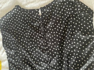 Mono corto Zara negro con corazones