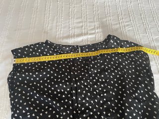 Mono corto Zara negro con corazones