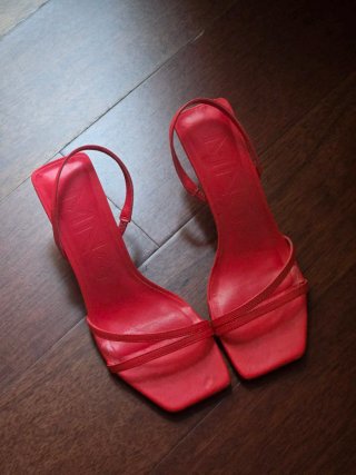 Sandalias de tacón rojas Mango