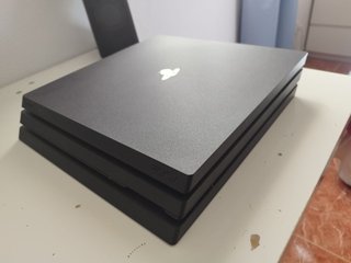 PS4 Pro 1TB (UN AÑO DE USO)
