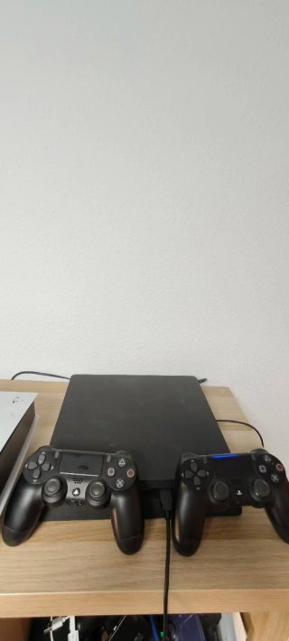 PS4 Slim Negra + 2 Mandos