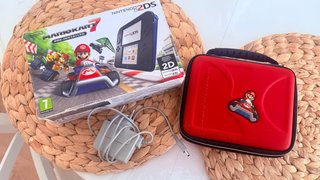 Nintendo 2DS con Mario Kart 7 e custodia