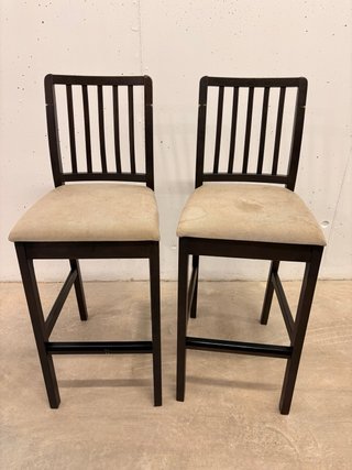 Dos taburetes altos madera Ikea