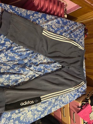 Pantalón de chándal adidas gris