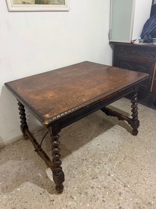 Mesa de madera estilo rústico