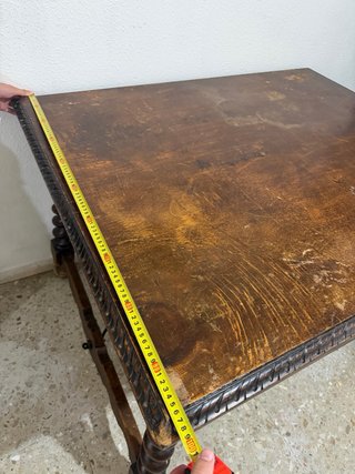 Mesa de madera estilo rústico