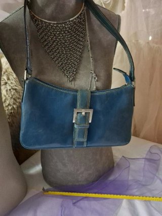 Bolso de piel azul
