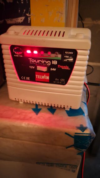 Caricabatterie Telwin Touring 18