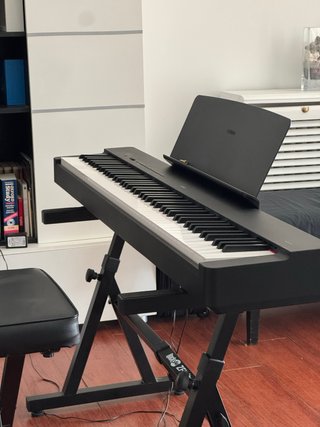 Piano Yamaha P-225 con TODO incluido