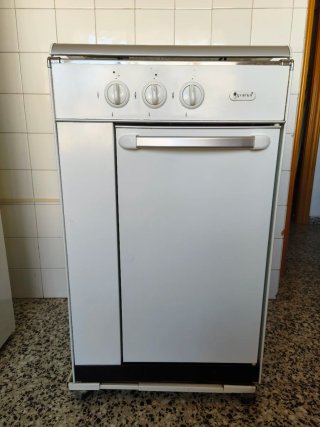 Cocina de Gas Gralux 3 Fuegos con Portabombonas
