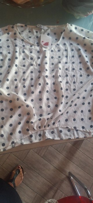 Blusa bianca a pois