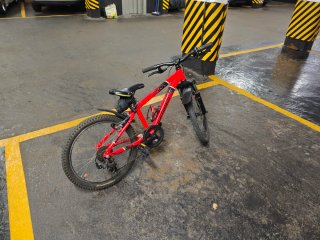 Bicicleta Rockrider 20 pulgadas roja