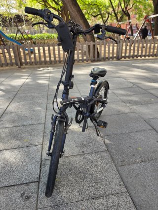 Bicicleta plegable azul