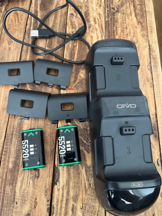 Cargador para Mandos Xbox + 2 Baterías