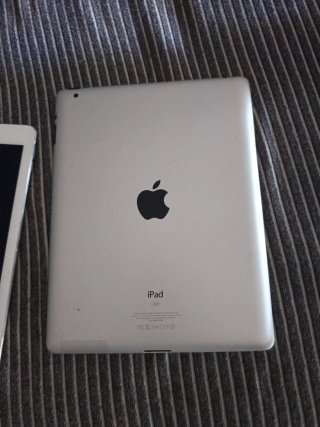 Tablet Apple iPad bianche e nere per pezzi