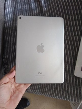Tablet Apple iPad bianche e nere per pezzi