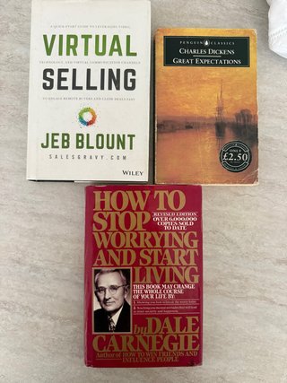 Lote 3 libros inglés: Dickens,Dale Carnegie ventas