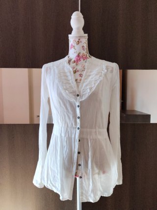 Blusón Ibicenco Blanco con Volantes. Talla L.