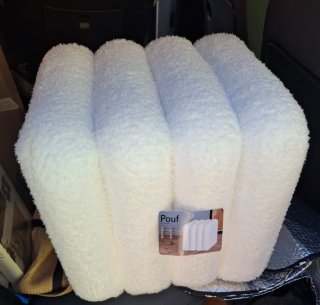 Pouf bianco in morbido pelo decorativo nuovo