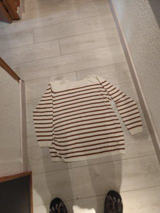 Jersey de rayas beige y marrón