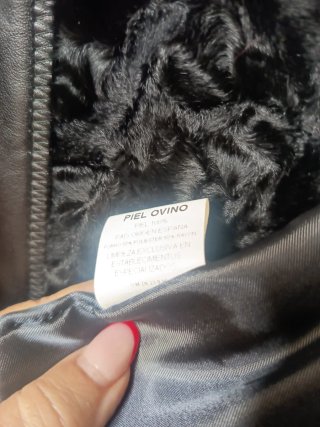 Abrigo Piel Ovino Negro y cuello astracán