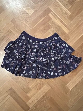 Falda corta de volantes estampada