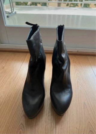 Botines de piel negros Zara
