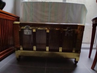 Baule decorativo in legno e metallo vintage