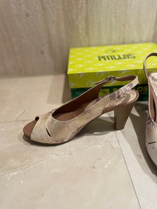 Zapatos Pitillos Beige Multicolor