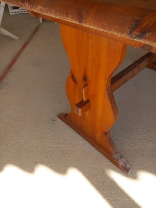 Mesa de madera rústica