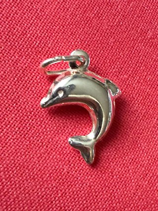 Ciondolo a forma di delfino in argento 925