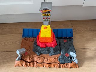 Pista Hot Wheels Monster Trucks