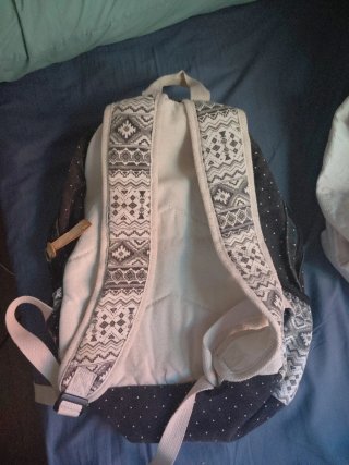 Mochila Estampada con Detalles